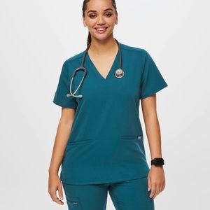 Figs Casma three pocket scrub top